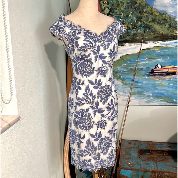Tadashi Shoji, FARRAH DRESS,($498)Low V-Neck,Truly Gorgeous Work of Art,Size 10P - Picture 7 of 12